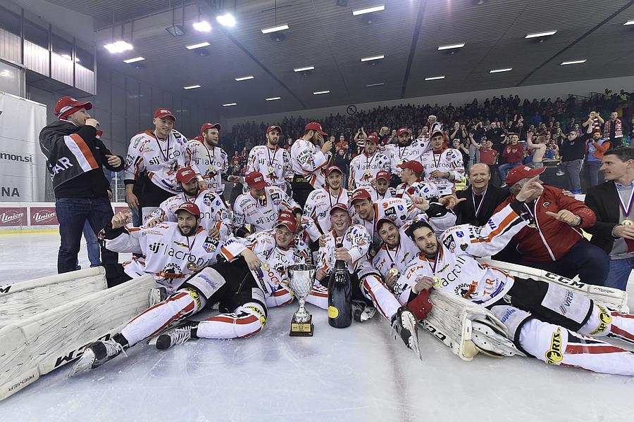 Hokejisti Jesenic so osvojili 11. naslov državnega prvaka v samostojni Sloveniji. Foto: BoBo/Žiga Živulović