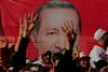 Erdogan v novi čistki odpustil skoraj 4.000 ljudi
