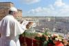 Papež Frančišek v blagoslovu pozval k miru in pomoči trpečim