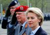 Nemška obrambna ministrica na udaru zaradi desničarskih vojaških škandalov