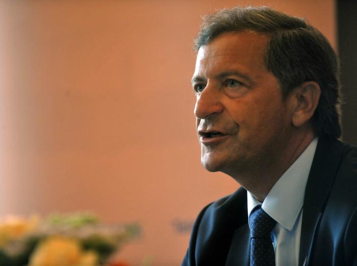 Zunanji minister Karl Erjavec je prepričan, da ima podporo predsednika vlade. Foto: AP