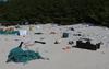 Video: Na neposeljenem atolu našli kar 18 ton plastike