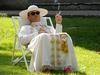 Jude Law odlaga beli talar, išče se Novi papež