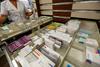 Računsko sodišče: Lekarne še vedno kupujejo zdravila mimo javnega naročanja