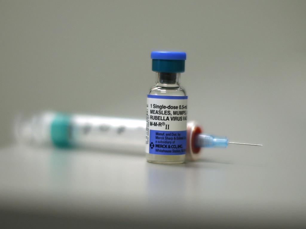 Otrok, ki je v juliju zbolel za ošpicami, ni bil cepljen, virus pa je prinesel iz tujine. Foto: Reuters