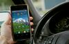 Pri uporabi mobilnega telefona med vožnjo je podobno tveganje, kot bi vozili z zaprtimi očmi