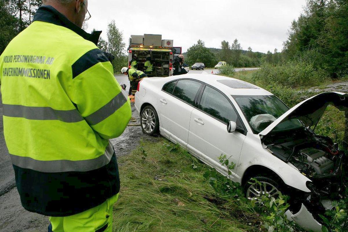 Če je prometna nesreča imela hujše posledice, je odpravljanje njenih posledic dobro prepustiti strokovnjakom. Foto: Volvo