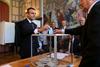 Vzporedne volitve: Macronova stranka osvojila absolutno večino