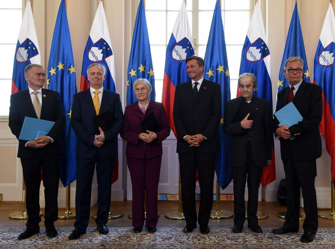 Predsednik republike Borut Pahor je dopoldne v predsedniški palači vročil državna odlikovanja. Foto: BoBo
