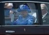 Kraljico Elizabeto prijavili, ker se je vozila nepripeta