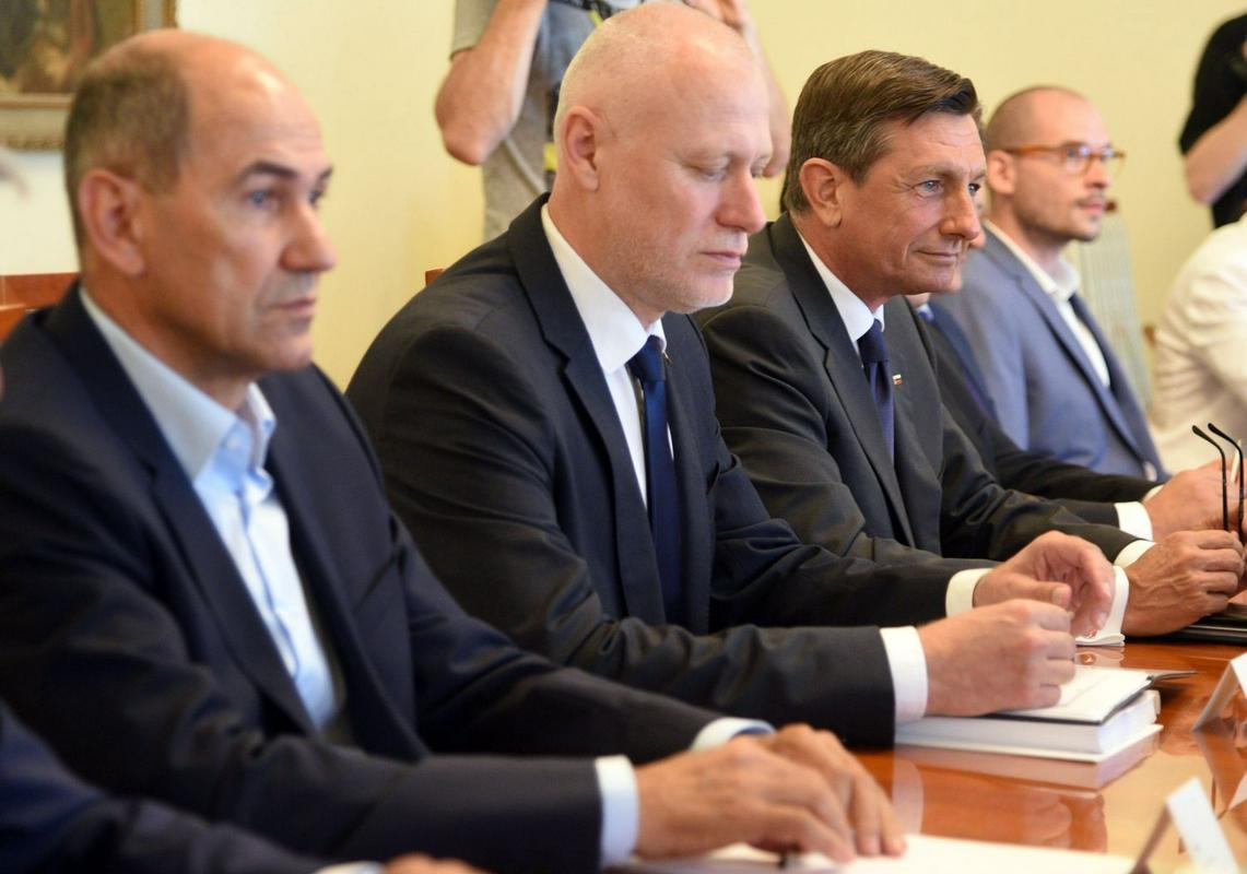 Srečanja pri Cerarju se udeležujejo predsednik republike Borut Pahor, predsednik DZ-ja Milan Brglez in predsednik DS-ja Mitja Bervar ter predsedniki strank. Foto: BoBo