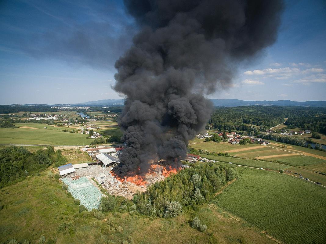 Lani so izbruhnili trije požari v zbirališčih odpadkov. Foto: Manfred von Richthofen