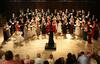 Petje Svetovnega zbora mladih z dvema slovenskima pevcema bo odzvanjalo v filharmoniji