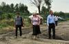 Ministrica za okolje obiskala bioplinarno, ki zaradi smradu greni življenje Lendavčanom
