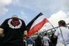 Foto: V Berlinu napeto ob shodu neonacistov - in protiprotestnikov