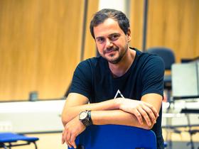 Andraž Hribar: Glasbeniki bi morali zdaj sprostiti svojo kreativnost