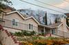 Foto: Boj z ognjenimi zublji na obrobju Los Angelesa