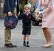 Foto: Princ George prvič v šolske klopi, a brez slabotne mame Kate