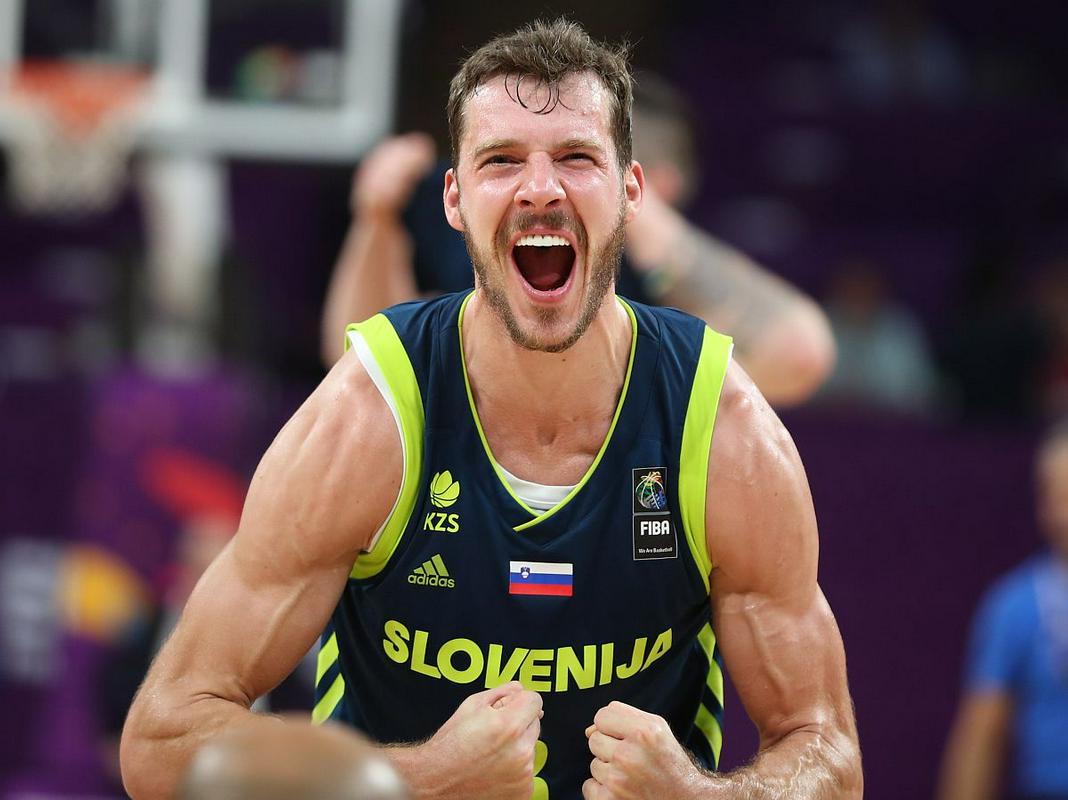 Goran Dragić je kot kapetan vodil reprezentanco do največjega uspeha slovenskega športa. Izbran je bil za MVP-ja EuroBasketa, decembra pa tudi za najboljšega slovenskega športnika. Zdaj je postal še ime leta Vala 202. Foto: Reuters
