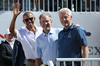 Trojni predsedniški selfi: sproščeno druženje Busha, Clintona in Obame