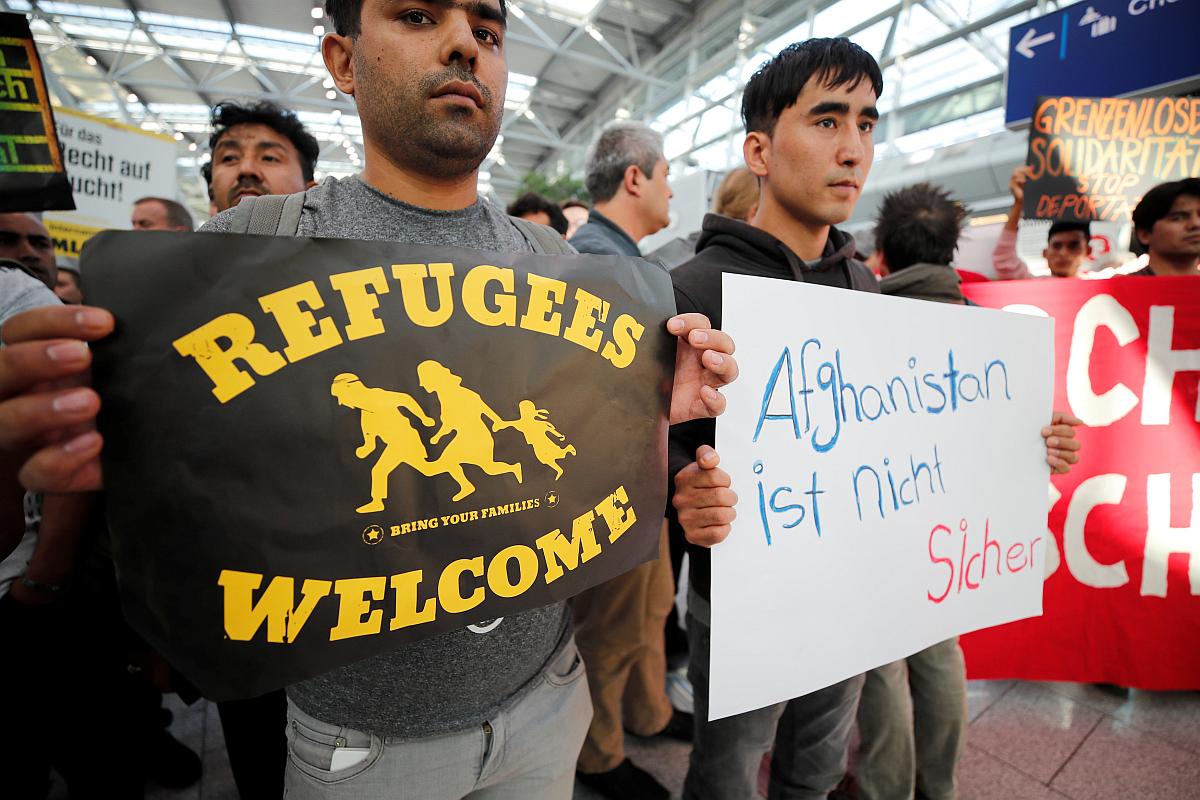 V Nemčiji protestniki opozarjajo, da Afganistan ni varna država, da bi lahko tja vrnili afganistanske prosilce za azil. Podatki ZN-a in EU-ja jim pritrjujejo. Foto: Reuters