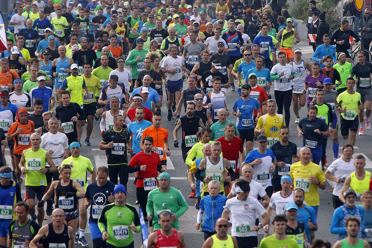 Ljubljanski maraton se bo v nedeljo začel ob 9. uri. Tudi polmaratonci bodo šli takrat na progo, medtem ko se bo tek na 10 km začel ob 9.45. Foto: BoBo
