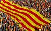 Barcelona: V razgretem ozračju več 100.000 ljudi na shodu za enotno Španijo