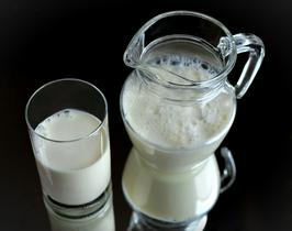 Slovenske mlekarne lani proizvedle več konzumnega mleka, a manj masla in sira