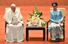 Papež se je sešel z Aung San Su Či, v govoru pa ni izrecno omenil Rohingov