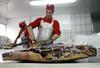 Špancem zaradi kitajskega apetita po delikatesah kronično zmanjkuje pršuta