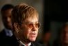 Sir Elton John v šoku po mamini smrti