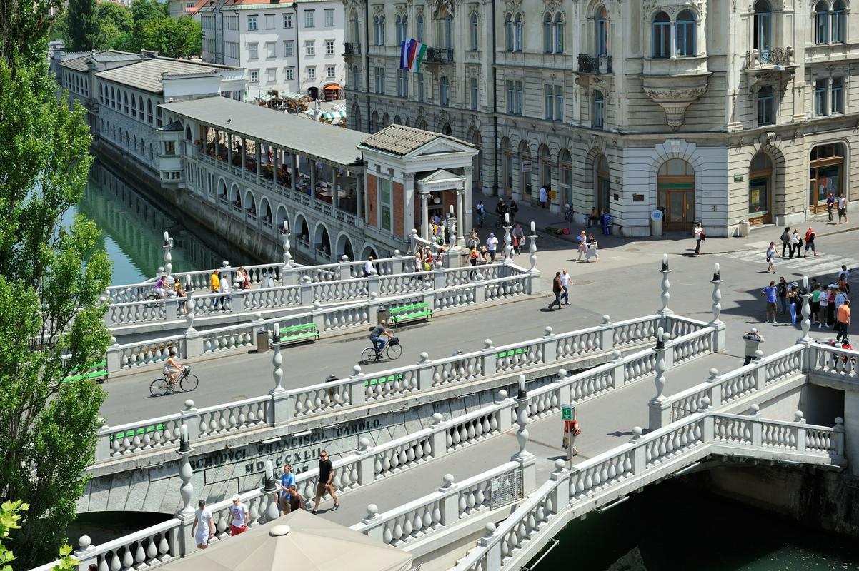 Ljubljana hitro pridobiva prepoznavnost in postaja vedno bolj priljubljen cilj tujih turistov. Foto: Miran Kambič