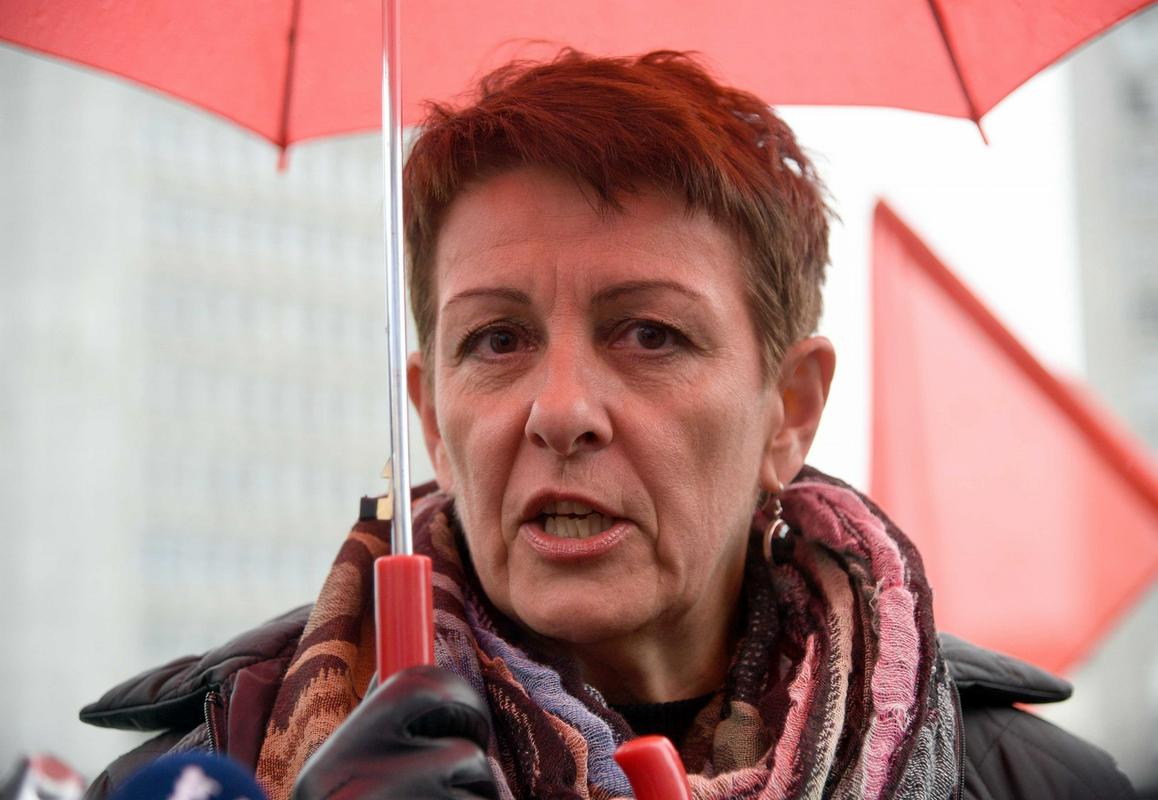 “If we actually had a working social dialog, which is so often mentioned by all parties, we wouldn’t have to use legislation to get pay raises,” stressed Jerkič. She expressed her surprise that management representatives are taking such hardline positions because of a pay raise of just 30 euros. Foto: BoBo