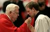 Umrl Bernard Law, osramočeni kardinal v osrčju spolnih zlorab