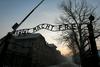 Taborišče smrti v Auschwitzu lani obiskalo rekordno število ljudi