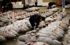 Foto: Poslednja novoletna dražba tunov na znameniti tržnici Cukidži