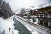 Foto: Zermatt v 24 urah dobil dva metra snega; obtičalo 13.000 turistov