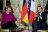 Merklova in Macron za reformo evrskega območja