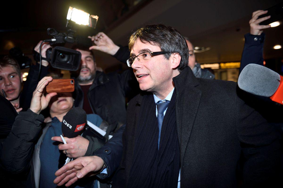 Puigdemont je sicer od konca oktobra lani v Belgiji in se ne namerava vrniti v Španijo, kjer mu grozi aretacija. Foto: Reuters