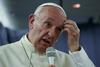 Papež se je opravičil za obrambo škofa, obtoženega prikrivanja spolnih zlorab
