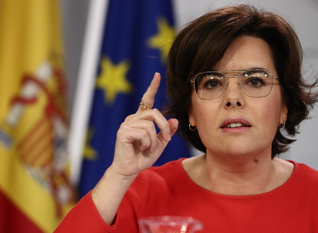 Namestnica španskega premierja Soraya Saenz de Santamaria je napovedala, da bo vlada uporabila vsa pravna sredstva, da Puigdemontu prepreči nov mandat. Foto: EPA