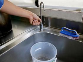 Krivca za onesnaženje vodnega zajetja Ložice še vedno iščejo