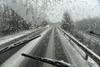 Po državi sneži, na cestah potrebna previdnost