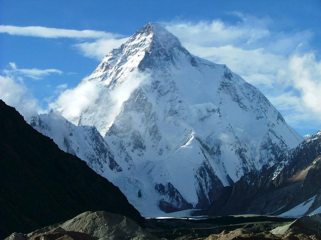 K2 imenujejo tudi divja gora, saj je vzpon na vrh izredno težaven že poleti, kaj šele pozimi ob nizki temperaturi in močnih vetrovih. Foto: EPA
