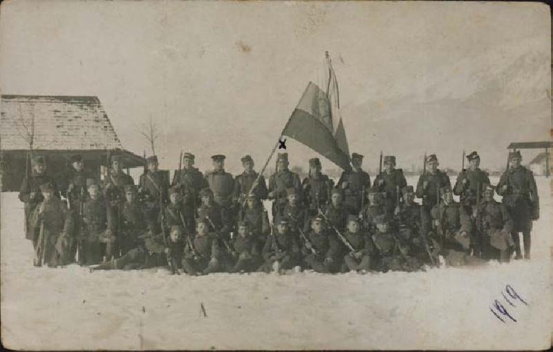 Maistrovi borci s slovensko trobojnico na Koroškem leta 1919. Foto: Wikipedia