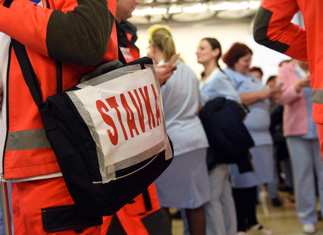 Dveurno opozorilno stavko delavcev v zdravstvu in socialnem varstvu so spremljali shodi delavcev po slovenskih bolnišnicah. Foto: BoBo