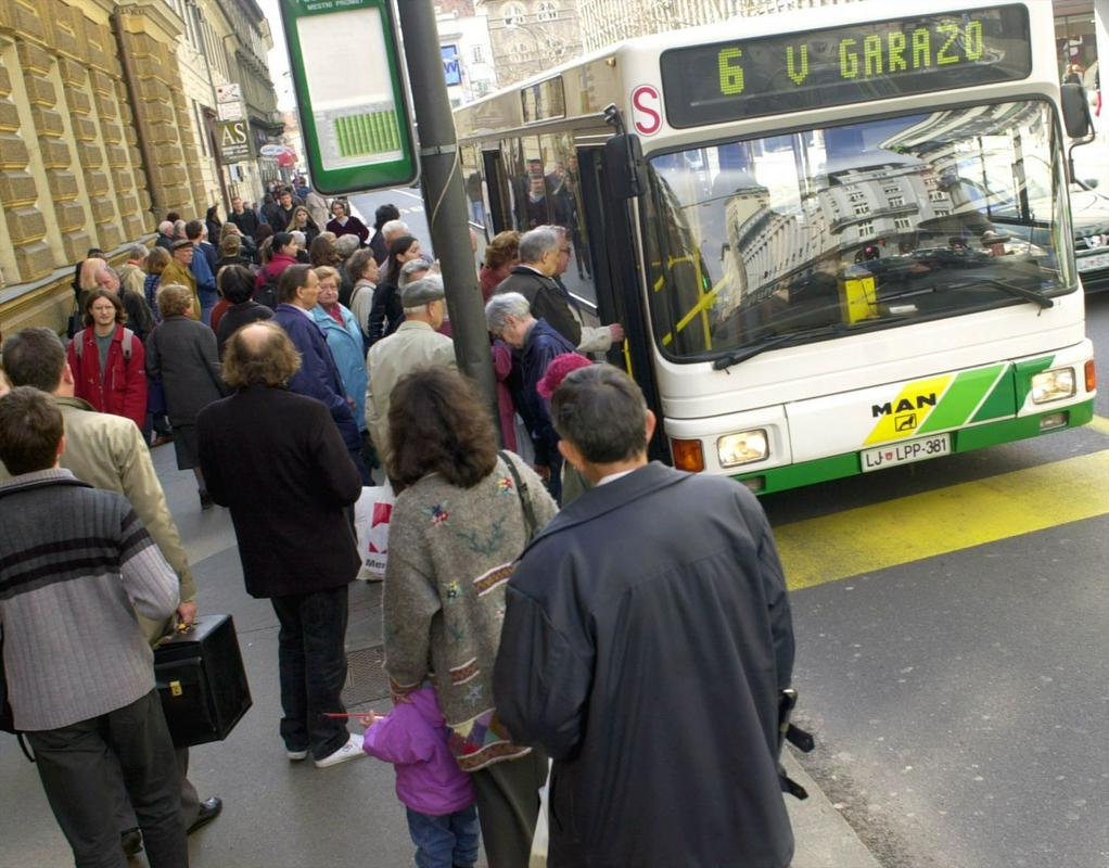 Ljubljanskemu potniškemu prometu je število potnikov upadlo. Foto: BoBo