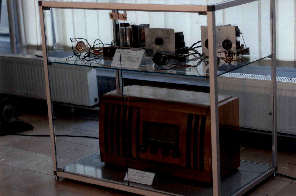 Del radijske muzejske zbirke na Radiu Slovenija, Tavčarjeva 17 v Ljubljani.