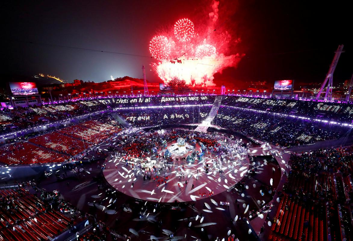 Veličastna sklepna slovesnost na stadionu, ki so ga uporabili samo dvakrat, stal pa je več kot 100 milijonov dolarjev. Foto: Reuters