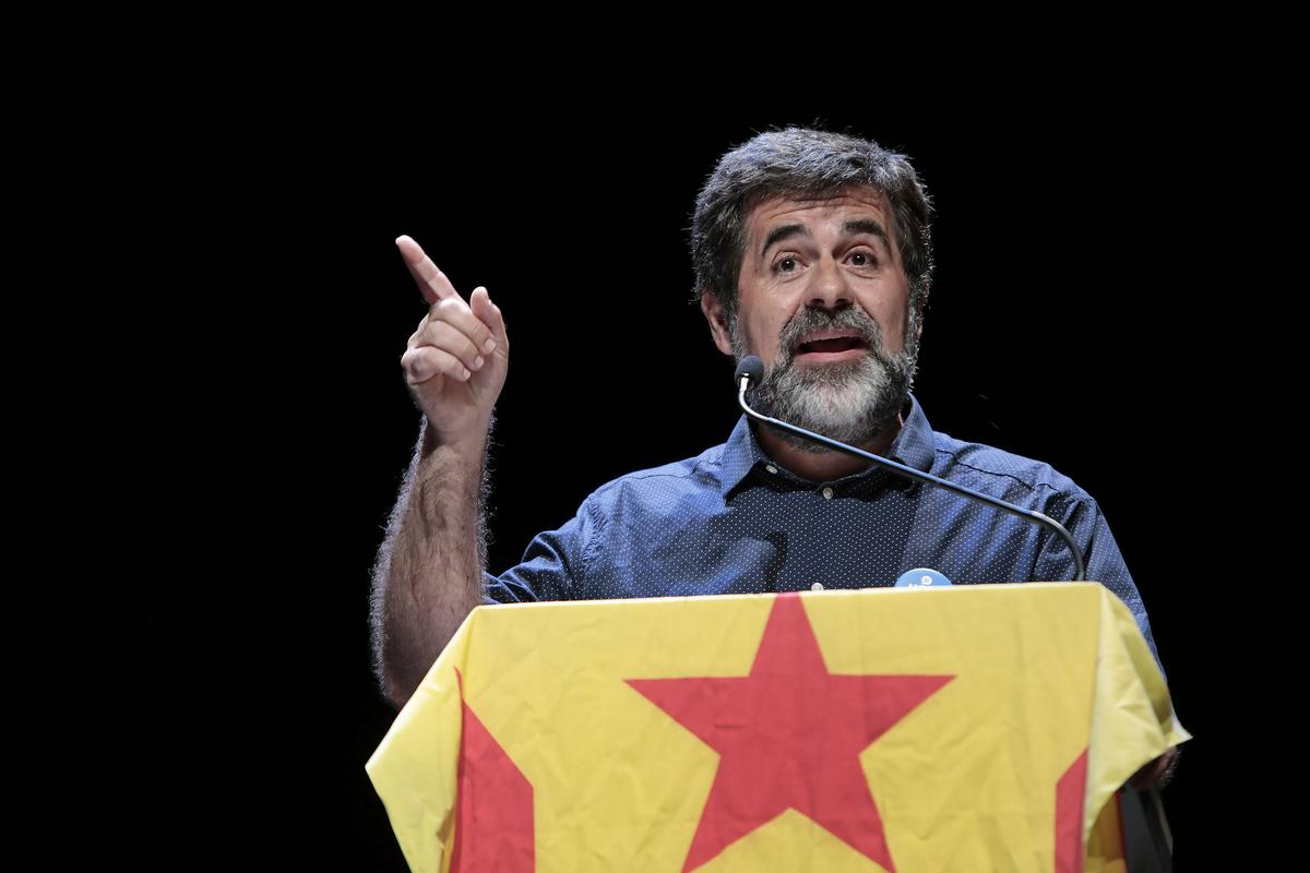 Puigdemont je za svojega naslednika nominiral zaprtega nekdanjega vodjo ANC-ja Jordija Sancheza, a španska vlada se tudi z njegovim imenovanjem ne strinja. Foto: EPA